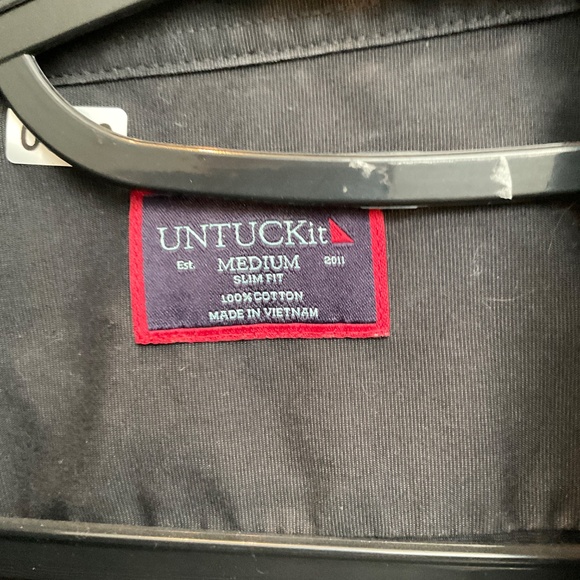 #0396 Black Button Up Size M Brand UNTUCKit - Picture 3 of 3